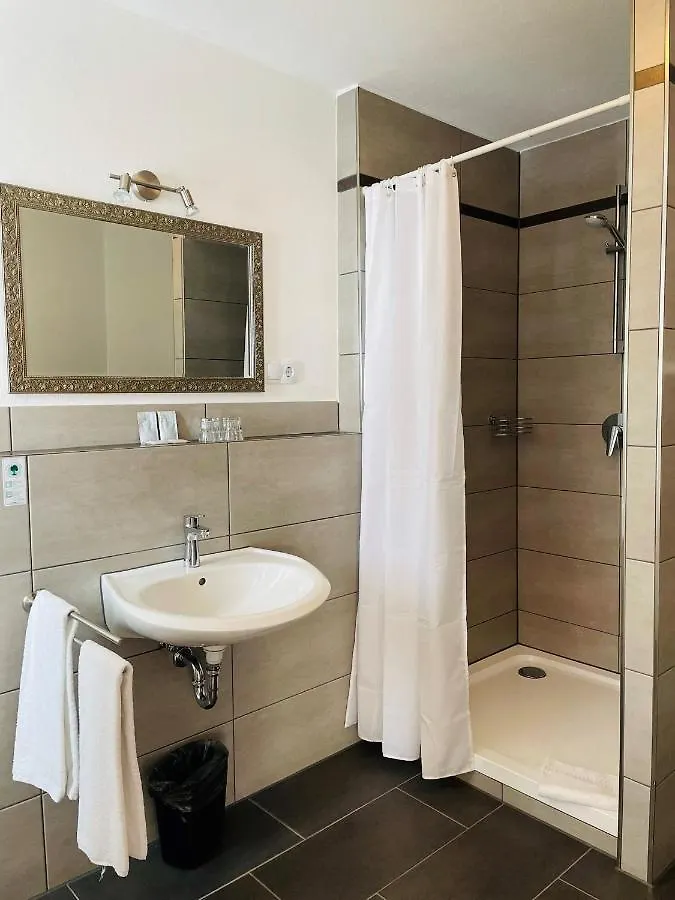 Hotel Kern Halfing 3*,